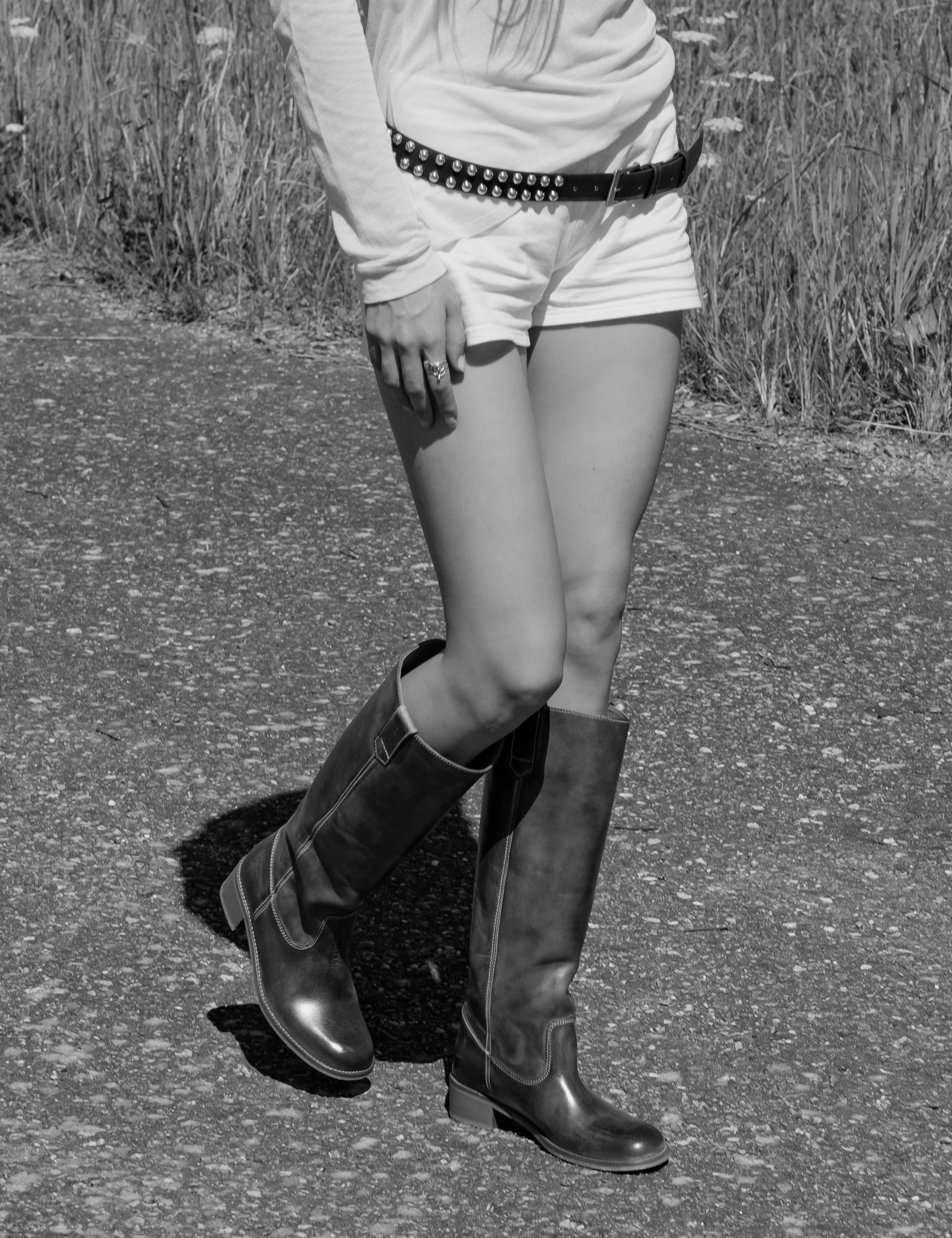 Ann Gaucho Boot In Concrete Grey Escovado Leather - Image 4