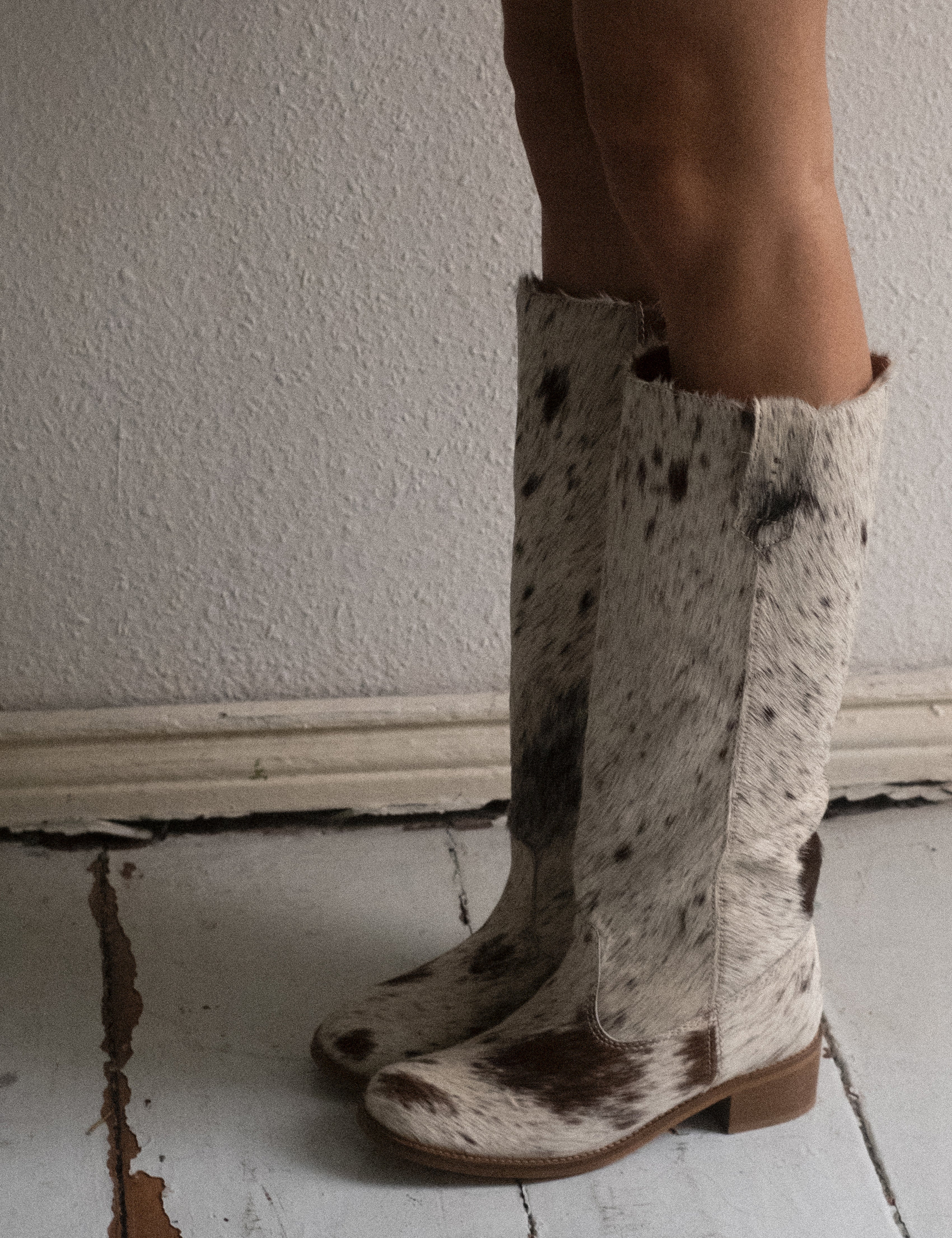 Ann Gaucho Boot In Black & White Shades Cow Fur - Image 4