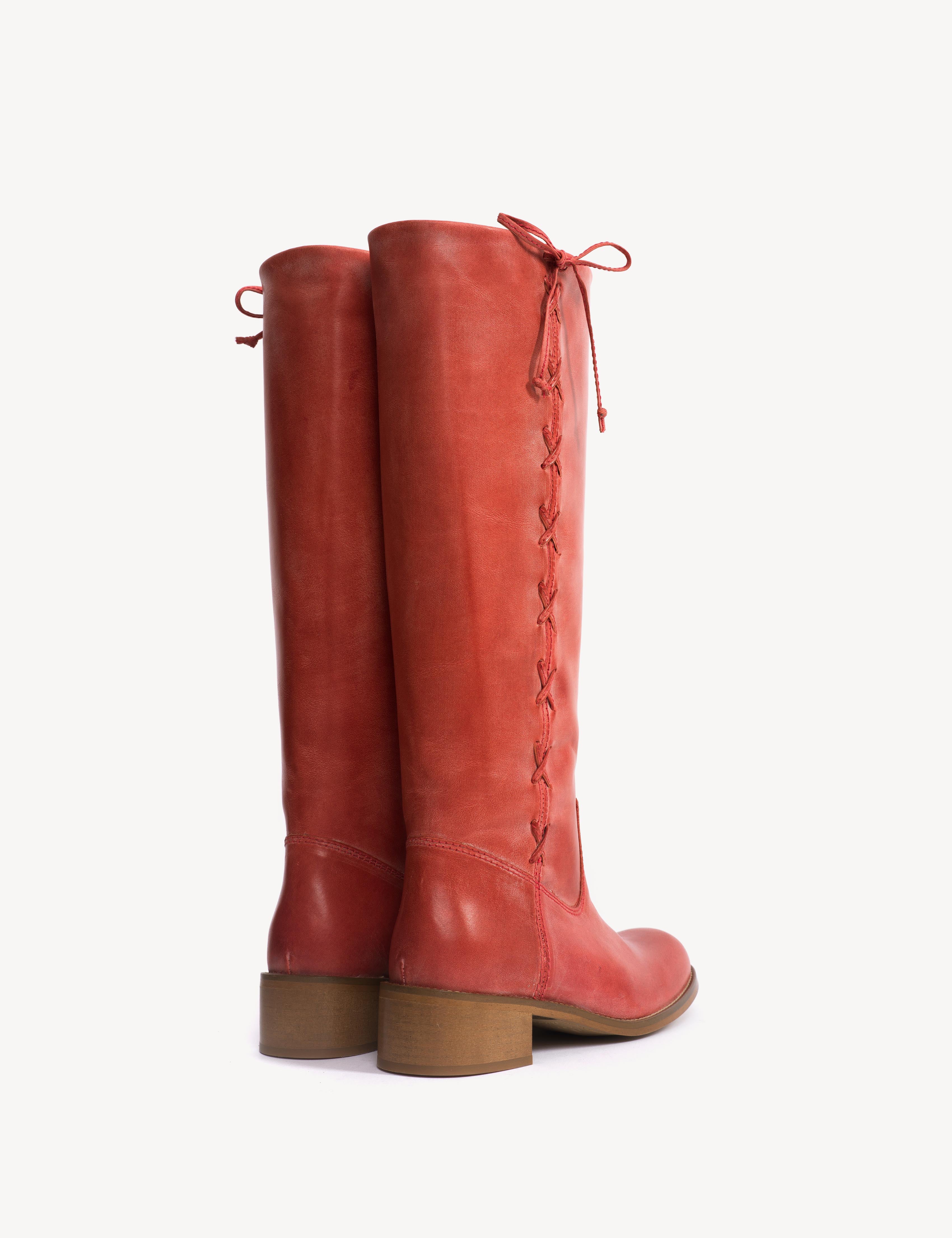 Ann Gaucho Boot With Laces In Mudy Red Escovado Leather - Image 3