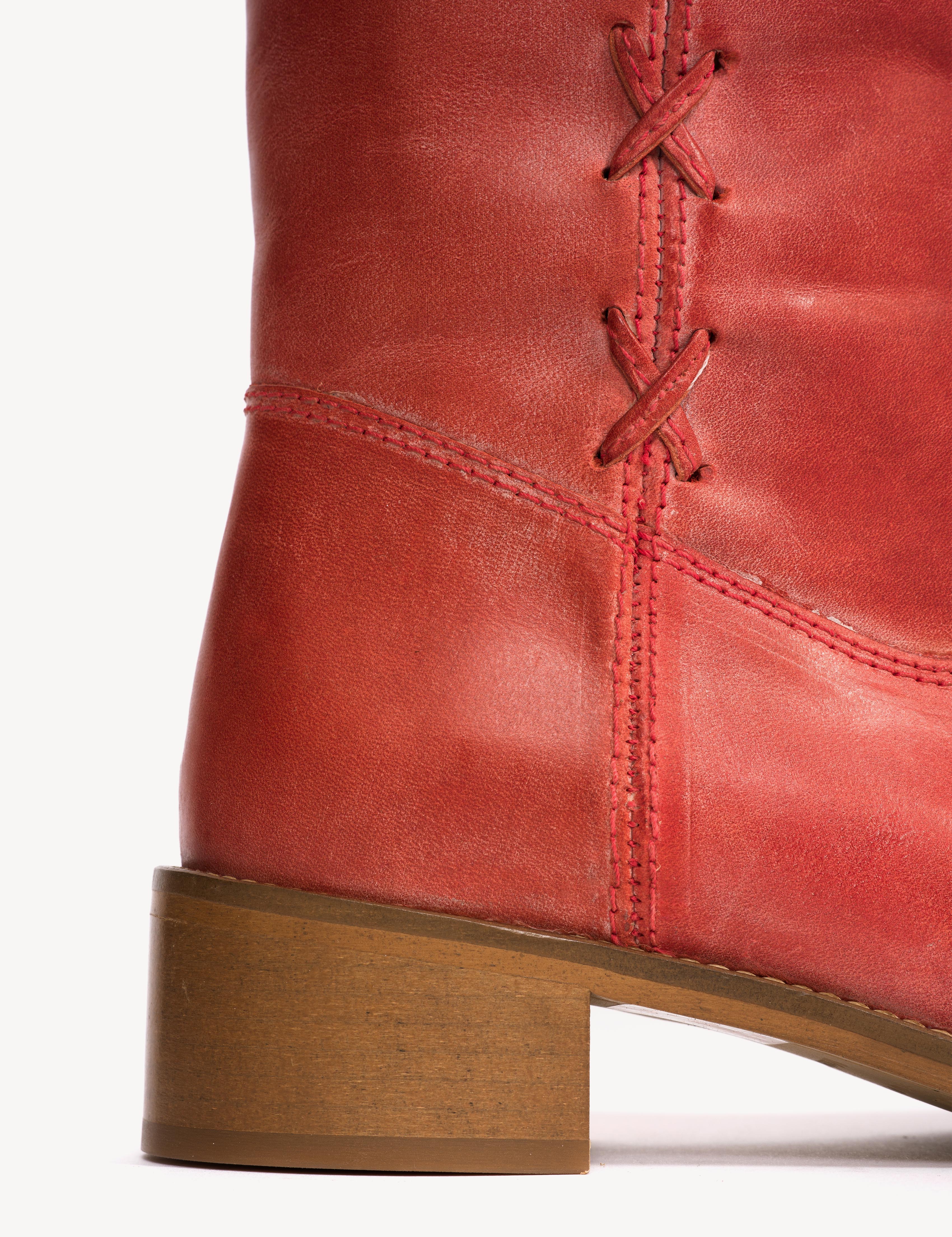 Ann Gaucho Boot With Laces In Mudy Red Escovado Leather - Image 6