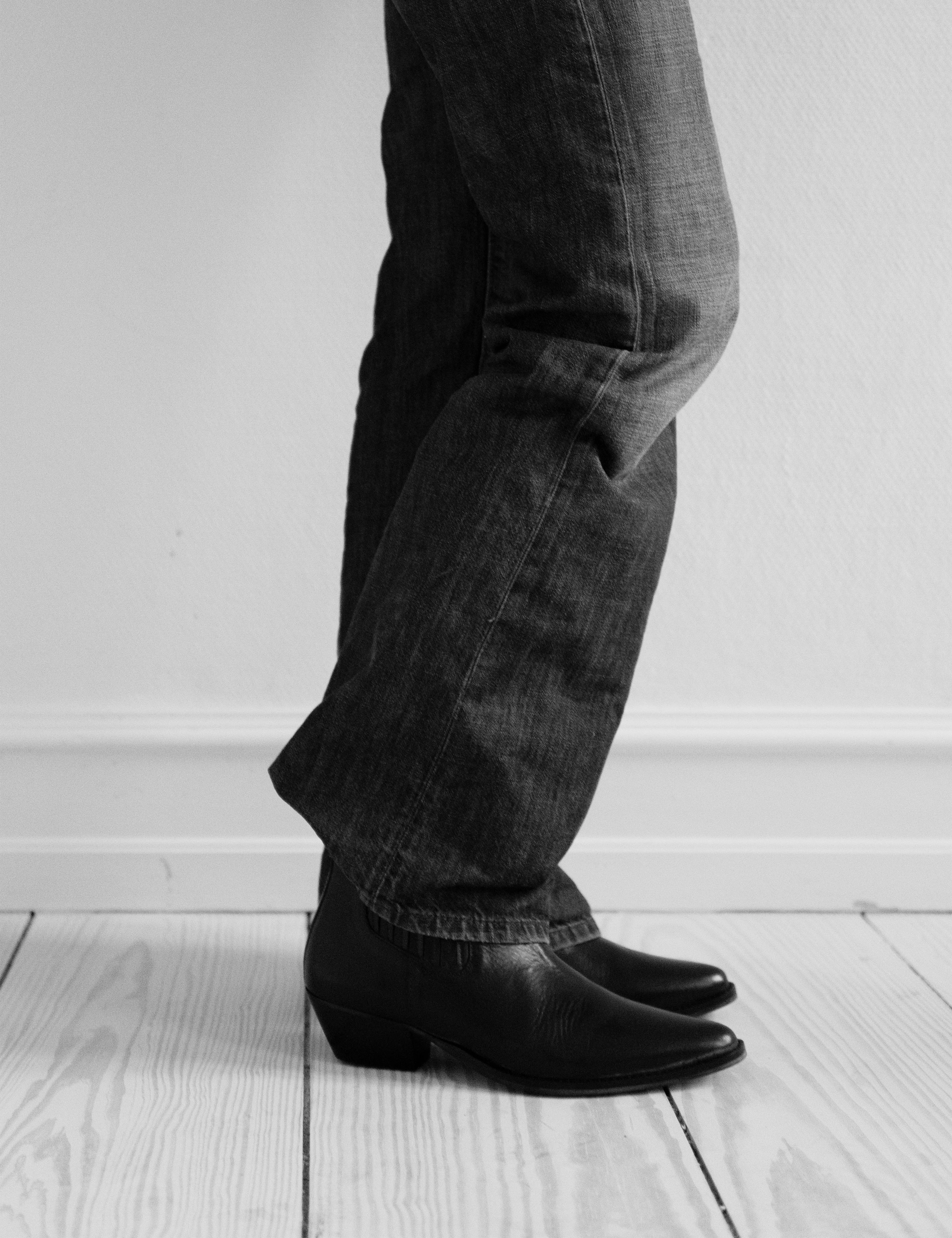 Dasha Chelsea Boot In Dark tan Escovado Leather - Image 3