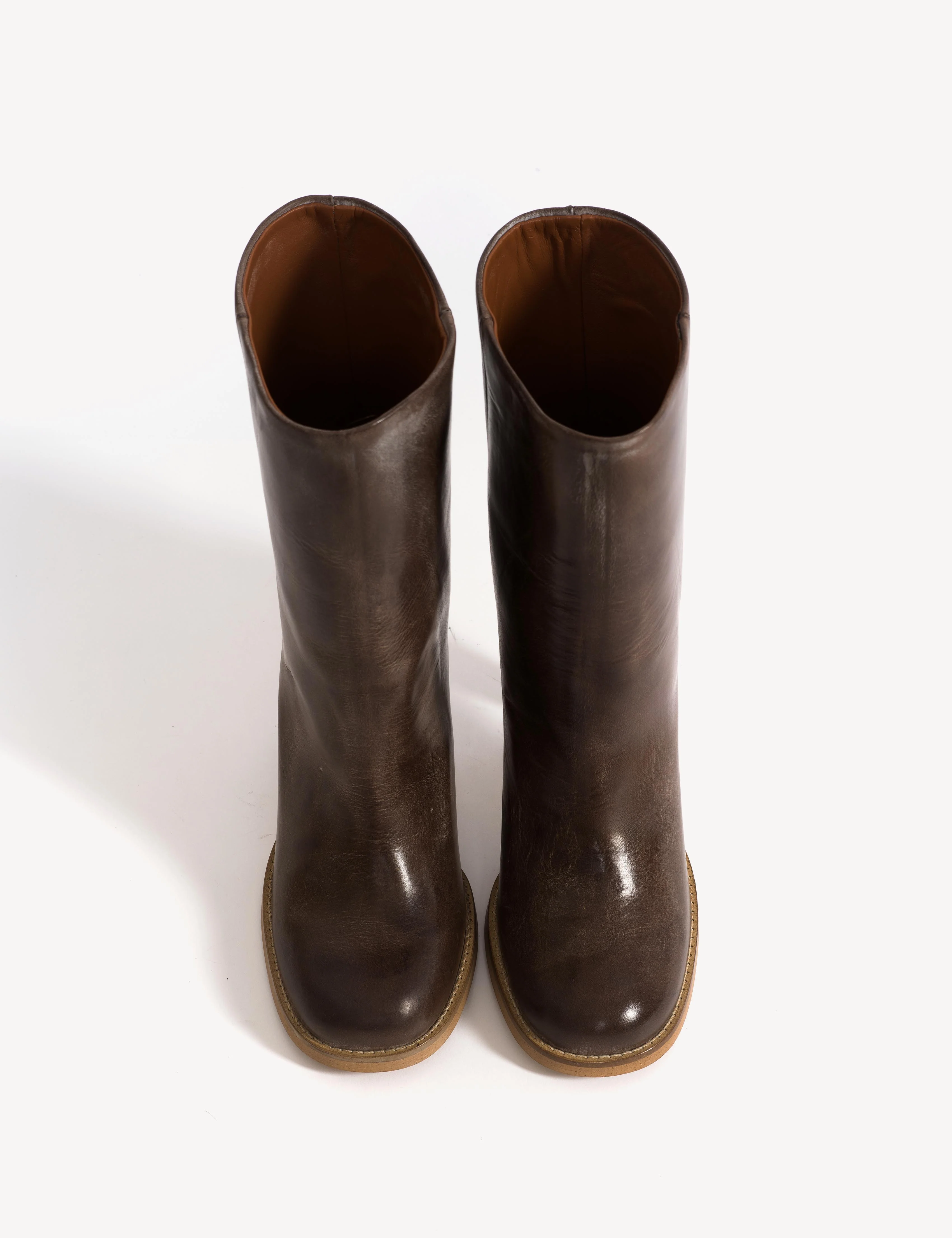 Jules Boot In Dark Brown Escovado Leather - Image 4
