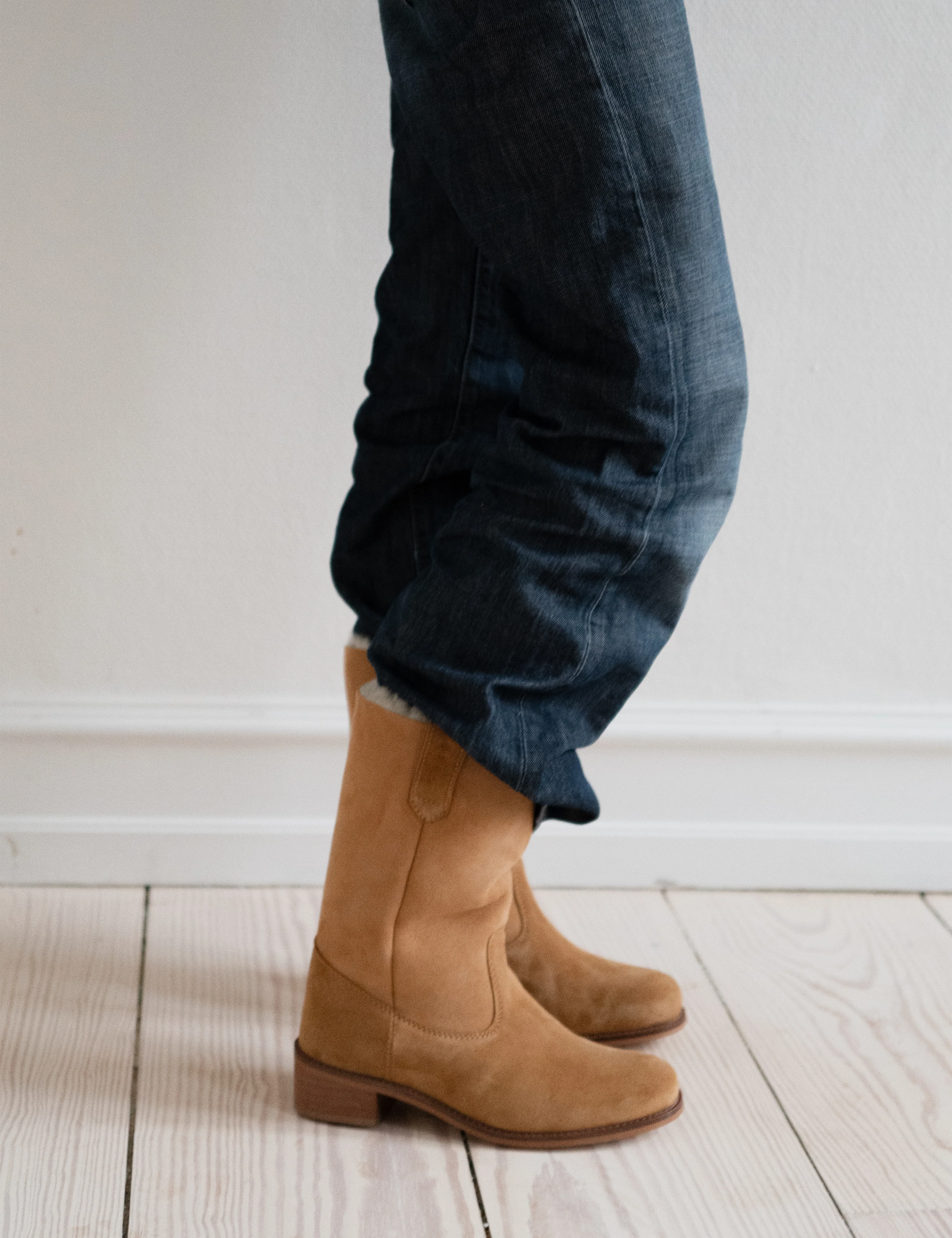 Julia Gaucho Boot In Tan Shearling Fur - Image 3