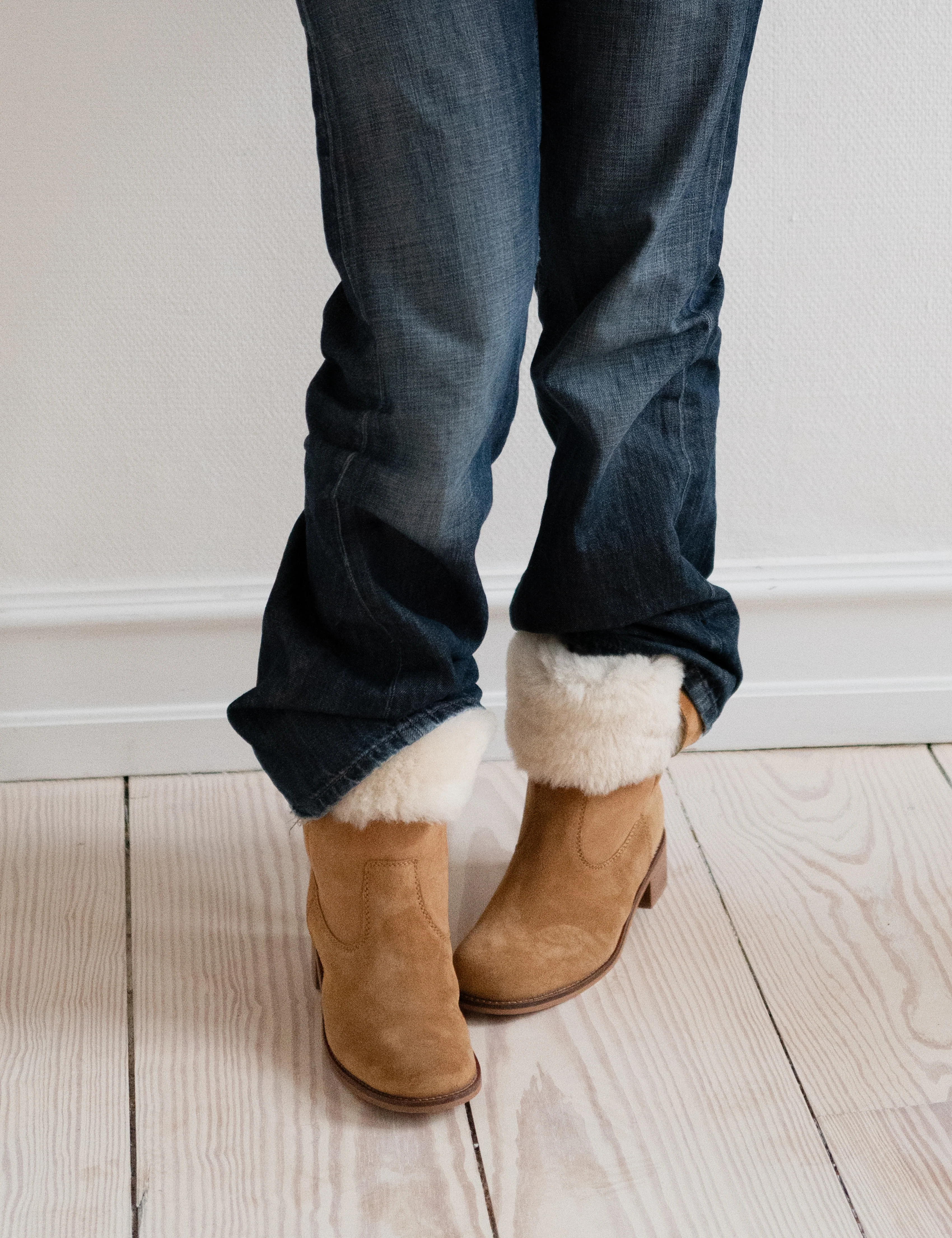 Julia Gaucho Boot In Tan Shearling Fur - Image 4