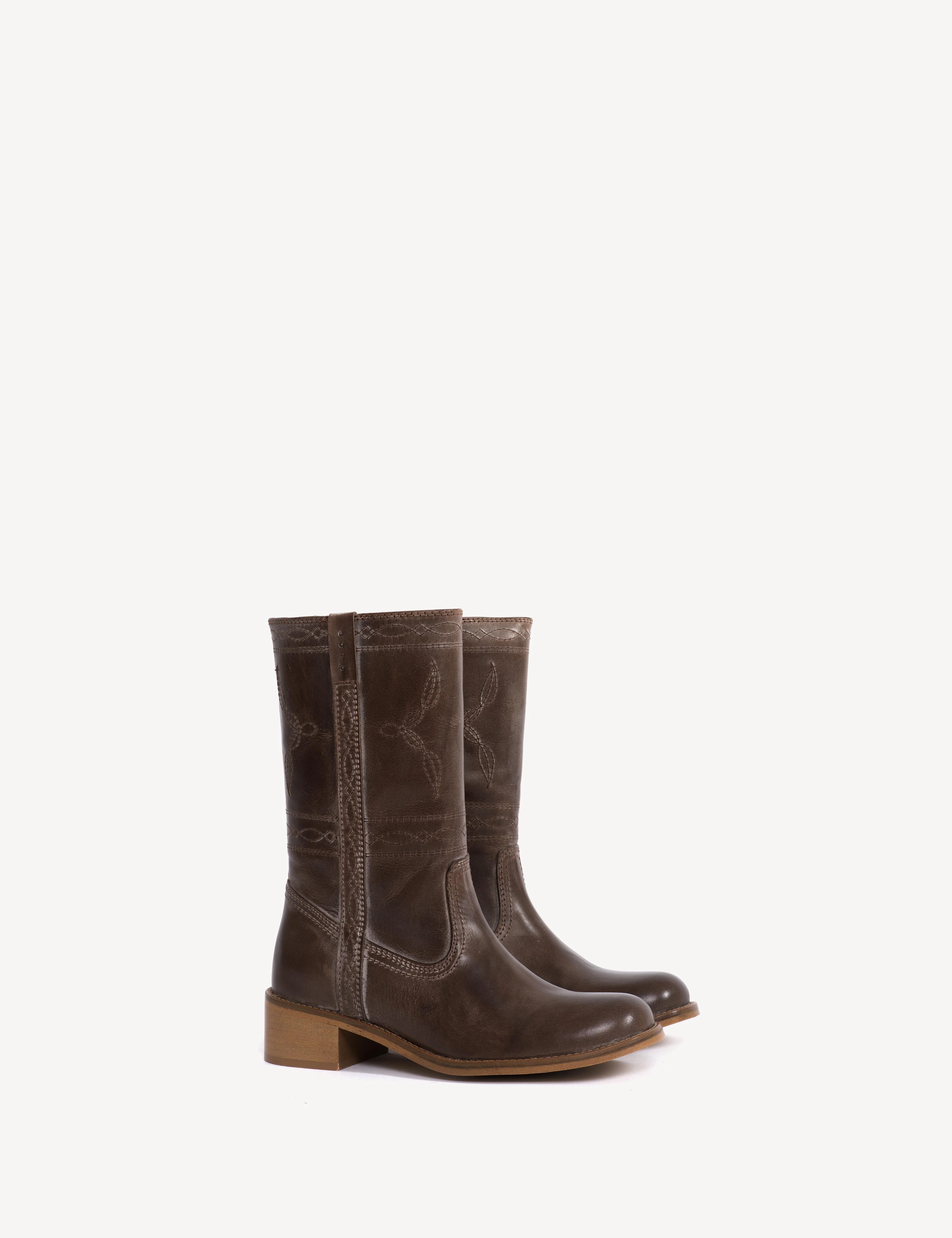 Julia Gaucho Boot With Western Stitchings In Dark Brown Escovado Leather - Image 2