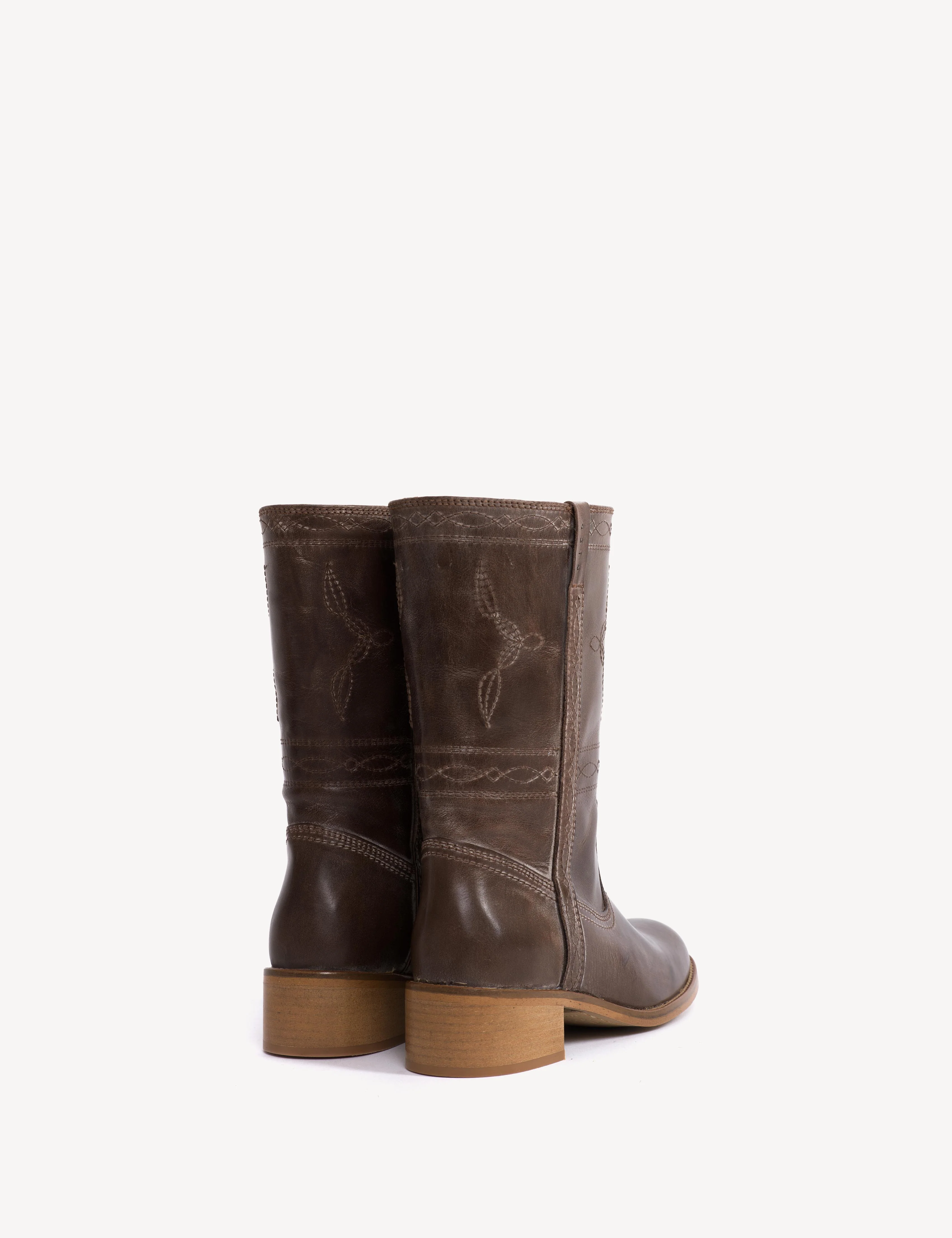 Julia Gaucho Boot With Western Stitchings In Dark Brown Escovado Leather - Image 3
